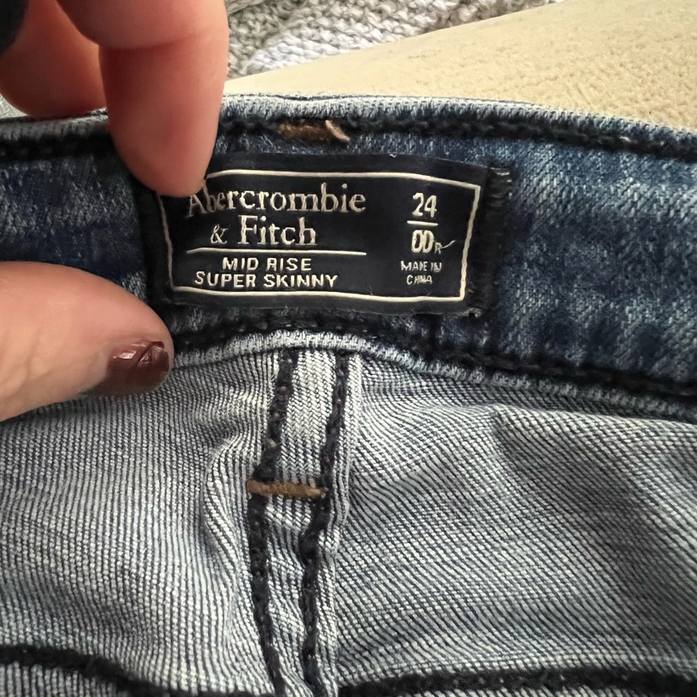 Abercrombie & Fitch Mid-Rise Super Skinny Distressed Jeans - Picture 4 of 4